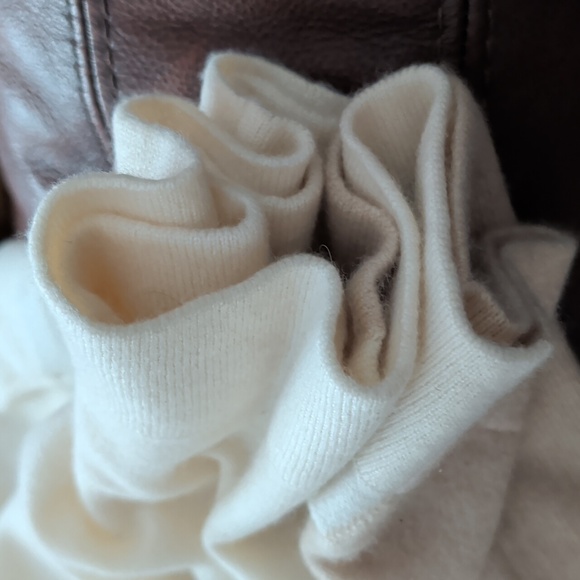 Gobi 100% Mongolian Cashmere Cream and White Colourblock Turtleneck Sweater - Picture 14 of 15
